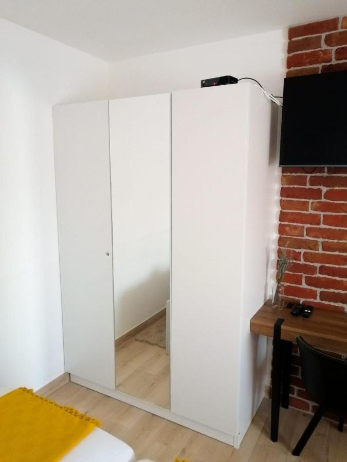Evita Studio Apartment Karlovac Exteriör bild