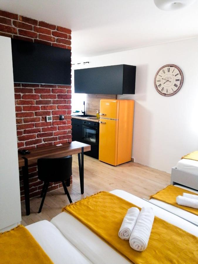 Evita Studio Apartment Karlovac Exteriör bild