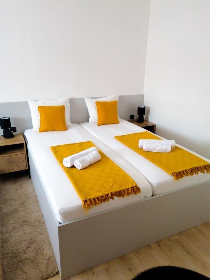 Evita Studio Apartment Karlovac Exteriör bild