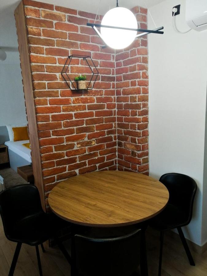 Evita Studio Apartment Karlovac Exteriör bild